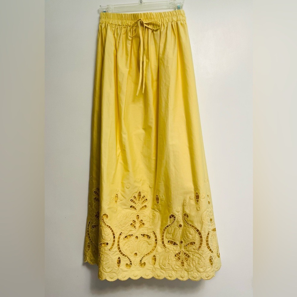 NWT Elegant Yellow Embroidered Eyelet Scalloped edge Skirt New with tags - Picture 2 of 5